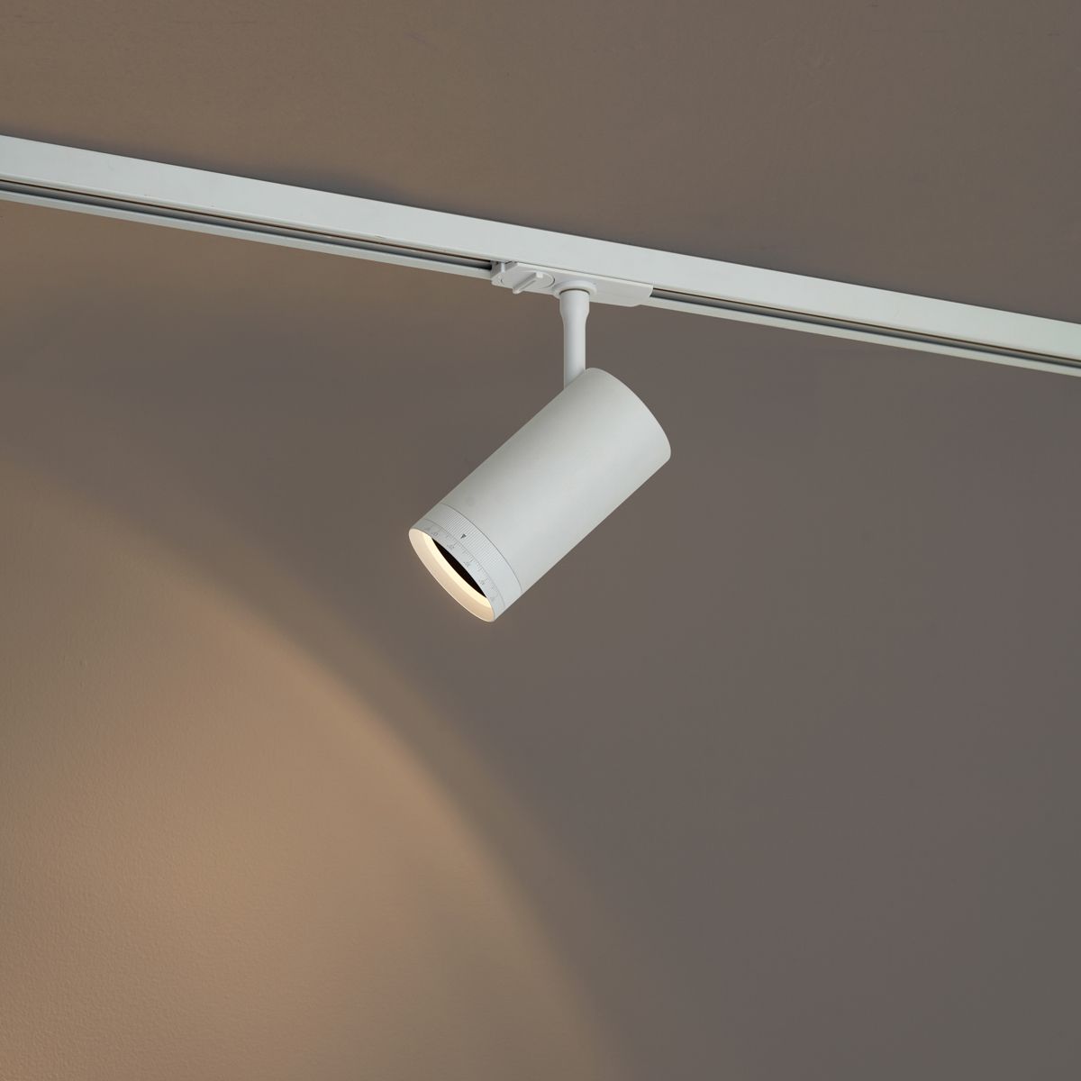 Moderne spot wit voor railsysteem 1-fase incl. LED draai- en kantelbaar - Iconic Zoom