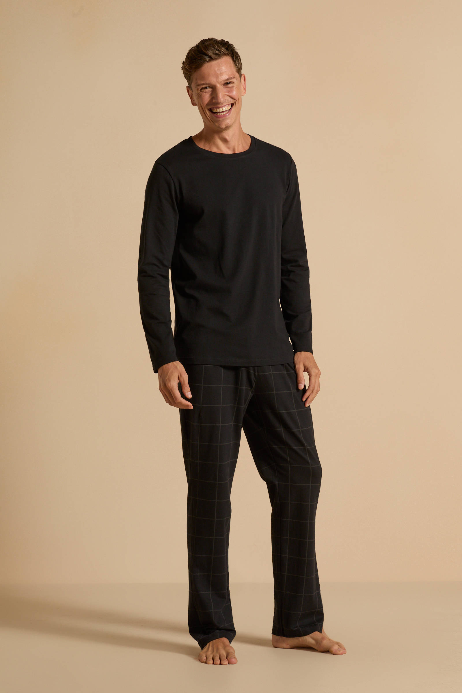 UR8011 pyjama met ruit zwart
