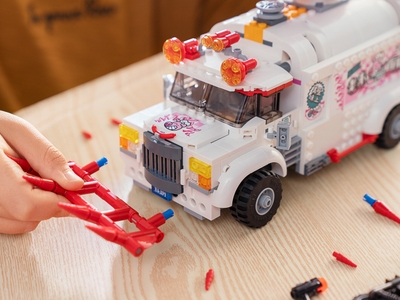 LEGO Pigsy’s foodtruck (80009)