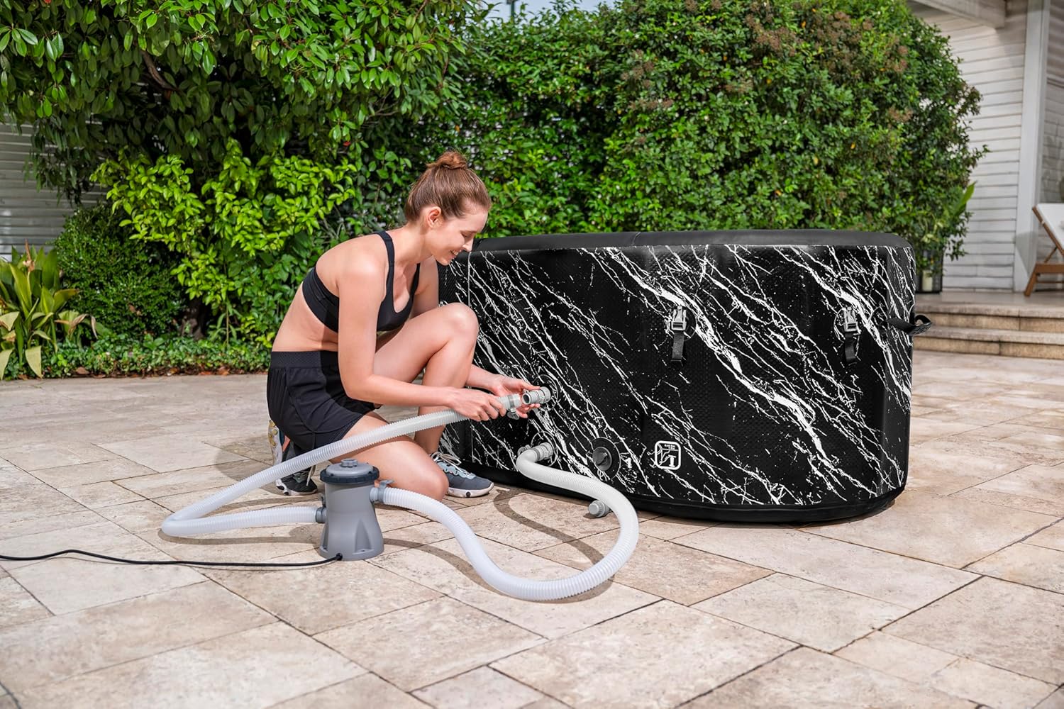 Bestway Lay-Z-SPA FortiFiber Eisbad Glacial Dip, 152 x 92 x 71 cm, 420 Liter, Thermo-Abdeckung, Filterpumpe, Ganzjahresschutz, Marmor-Optik, DEKRA-Zertifiziert, inkl. Handpumpe & Tragetasche