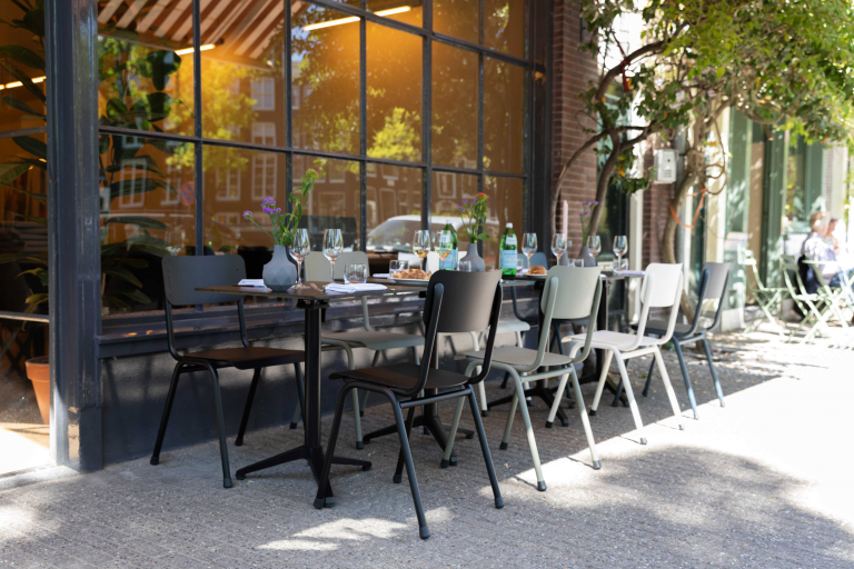 Zuiver Back to school tuinstoel zwart