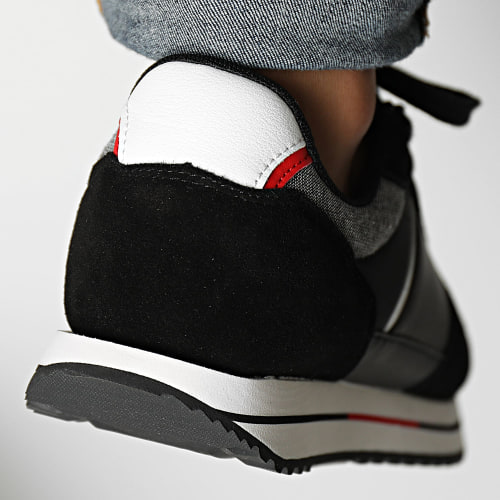 Baskets Tour Basic PMS30995 Black
