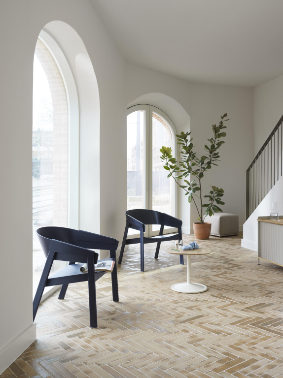 Muuto Cover lounge chair midnight blue