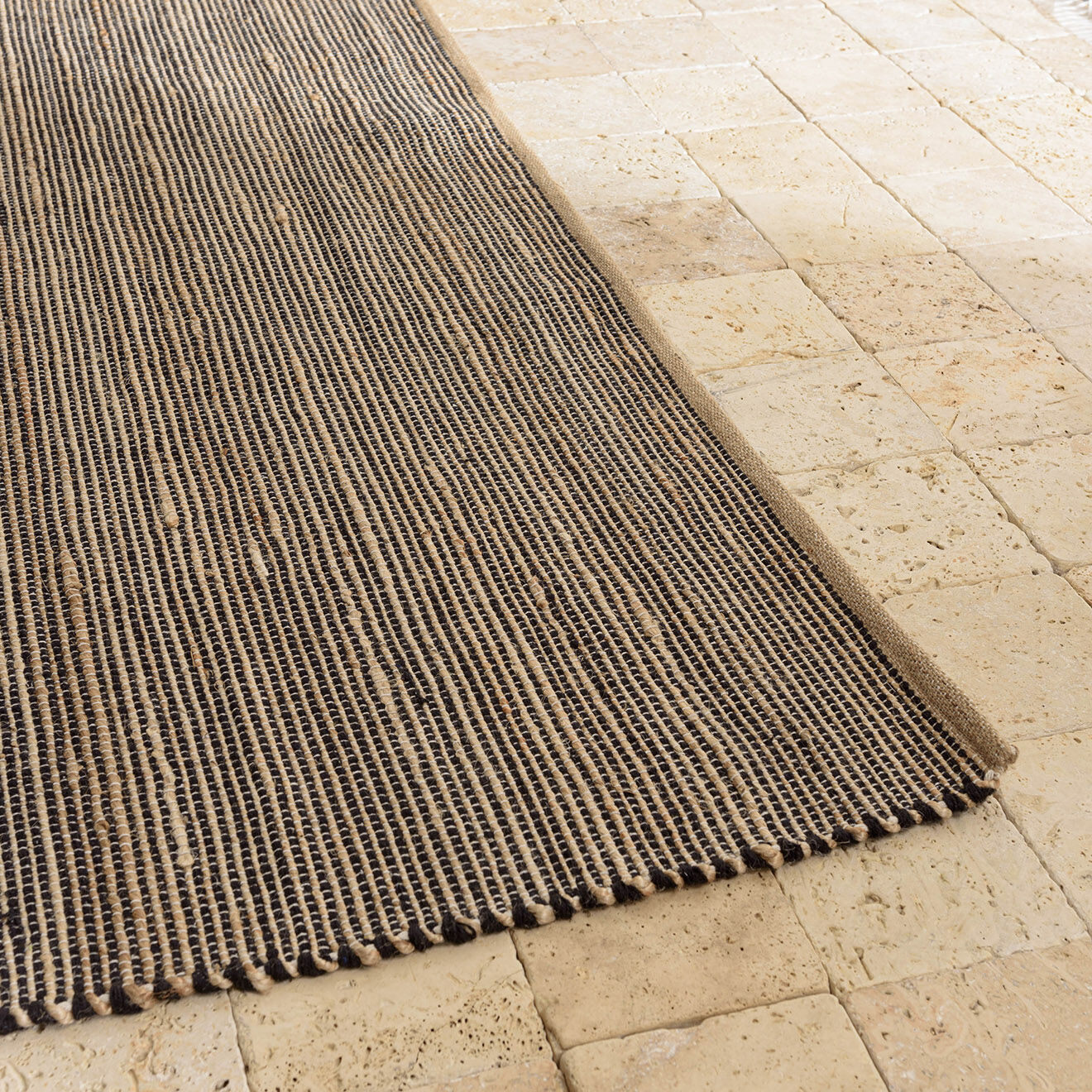 Macabane Tapis en Jute & Coton Quentin sable/noir - 230x160 cm