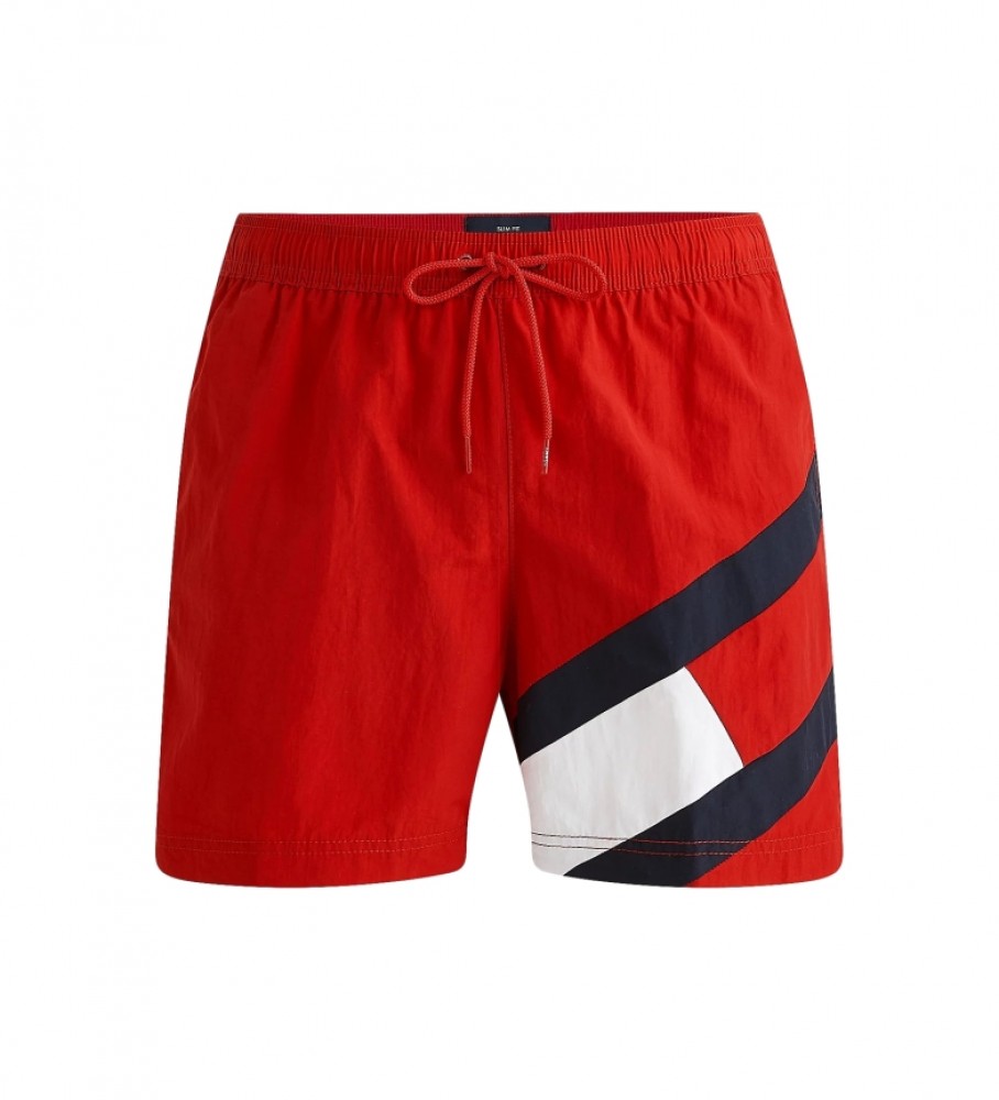 Calção de banho Tommy Hilfiger de comprimento médio com logotipo e cordão vermelho.
