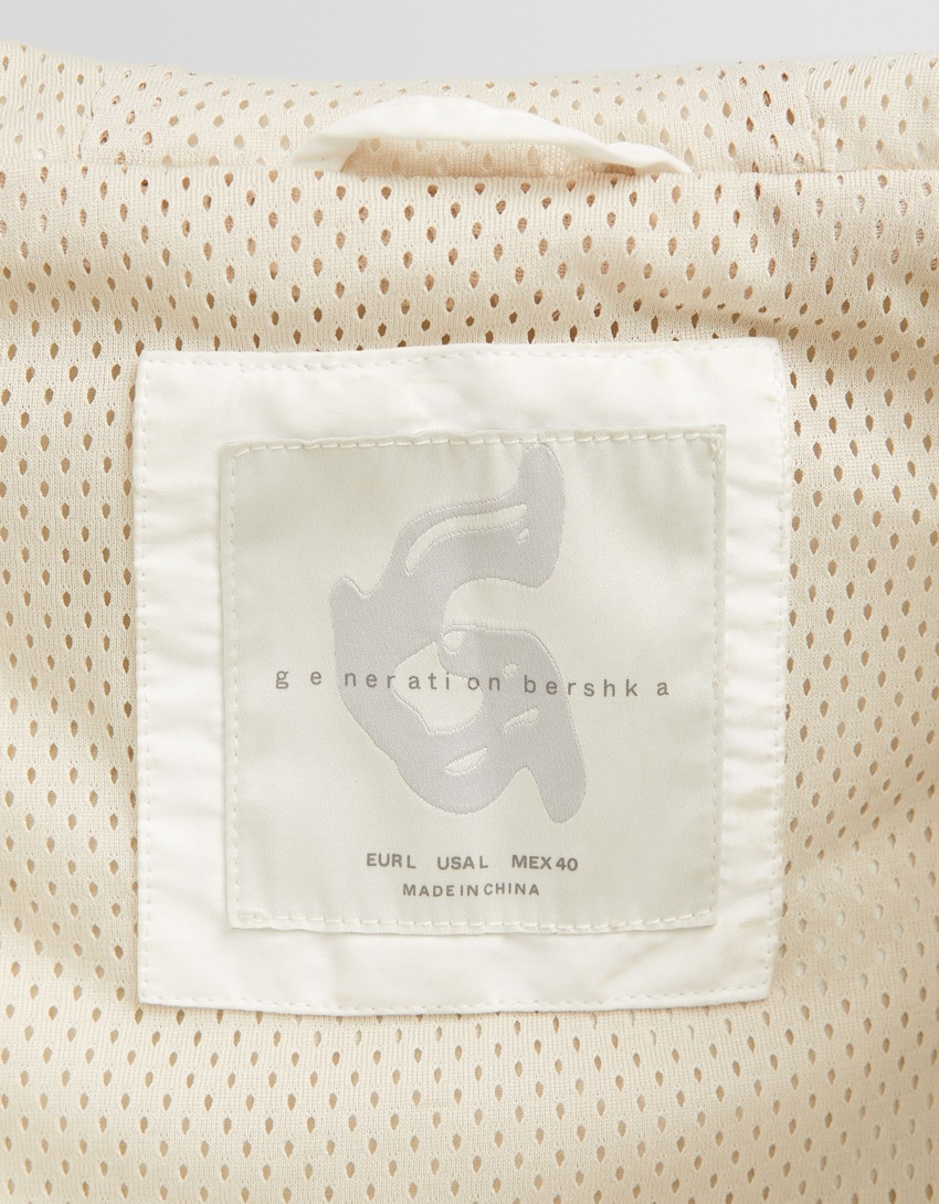Jaqueta de nylon Bershka Generation com vários bolsos
