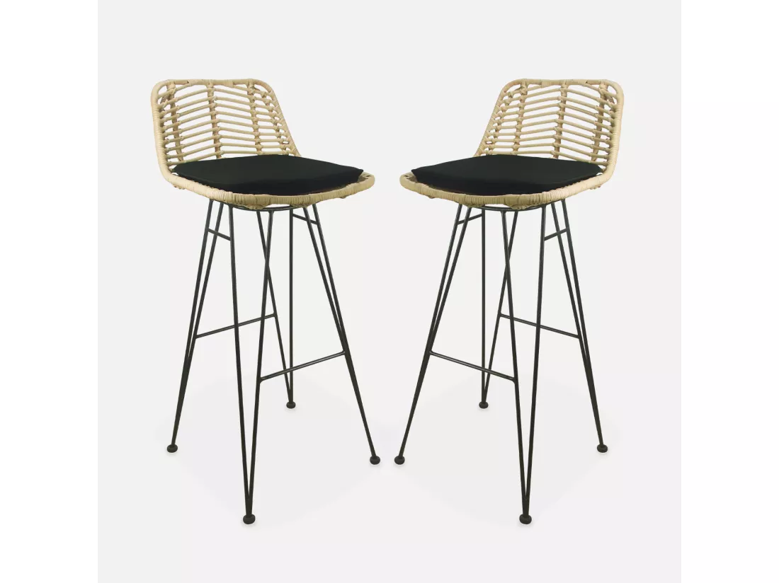 Deux tabourets de bar en rotin naturel et métal. coussins noirs - Cahya