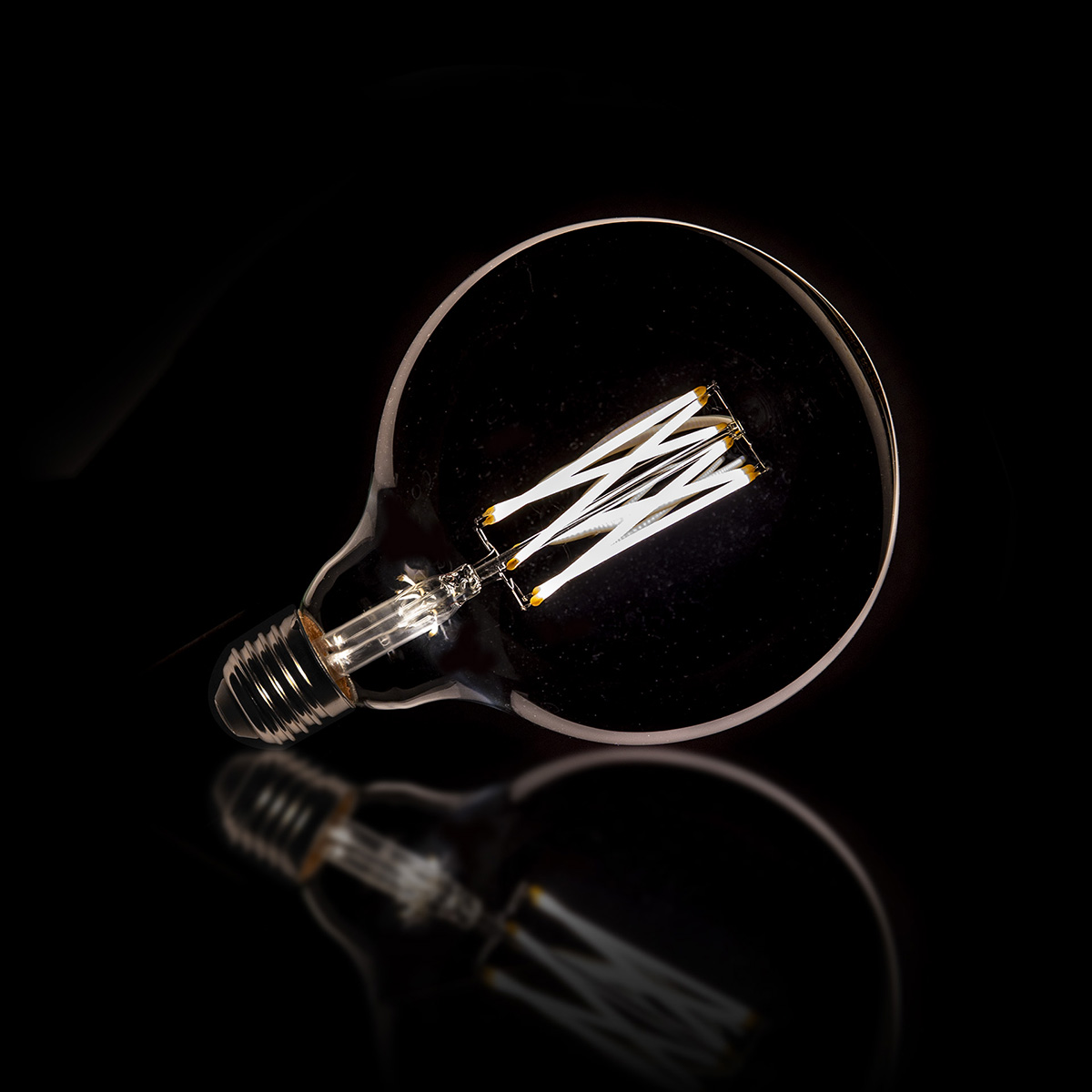 Lamp D - LED lichtbron filament Bol Ø12,5 Smokey Grey