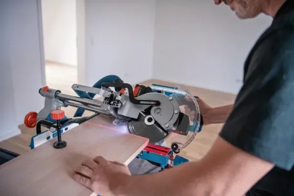 Bosch KAP-/GERINGSSAV GCM 18V-216 D SOLO - SOLO