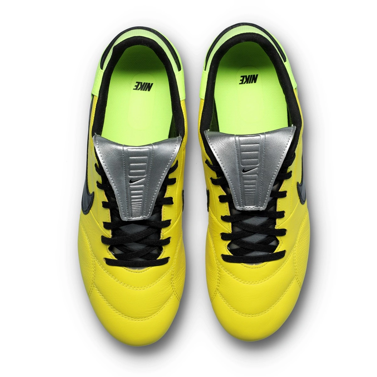 Chuteira Nike Premier III FG