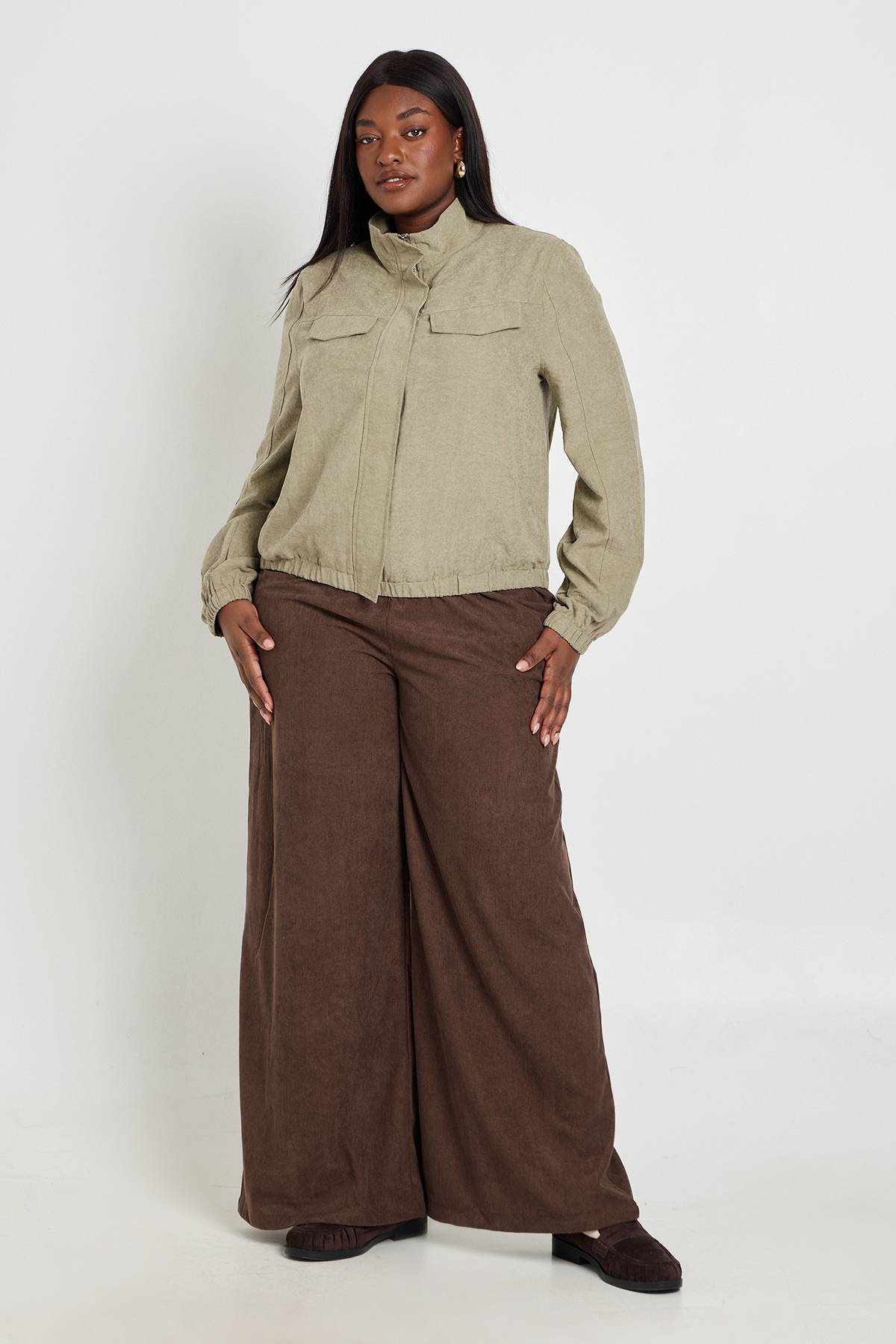 boohoo Pantalon Large En Velours Côtelé Grande Taille