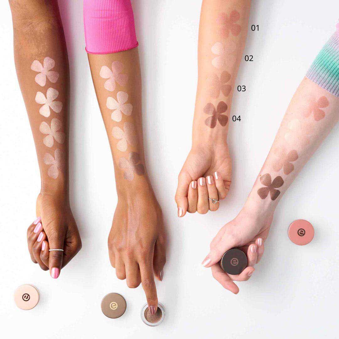 ESSENCE  Sombra de Olhos em Creme