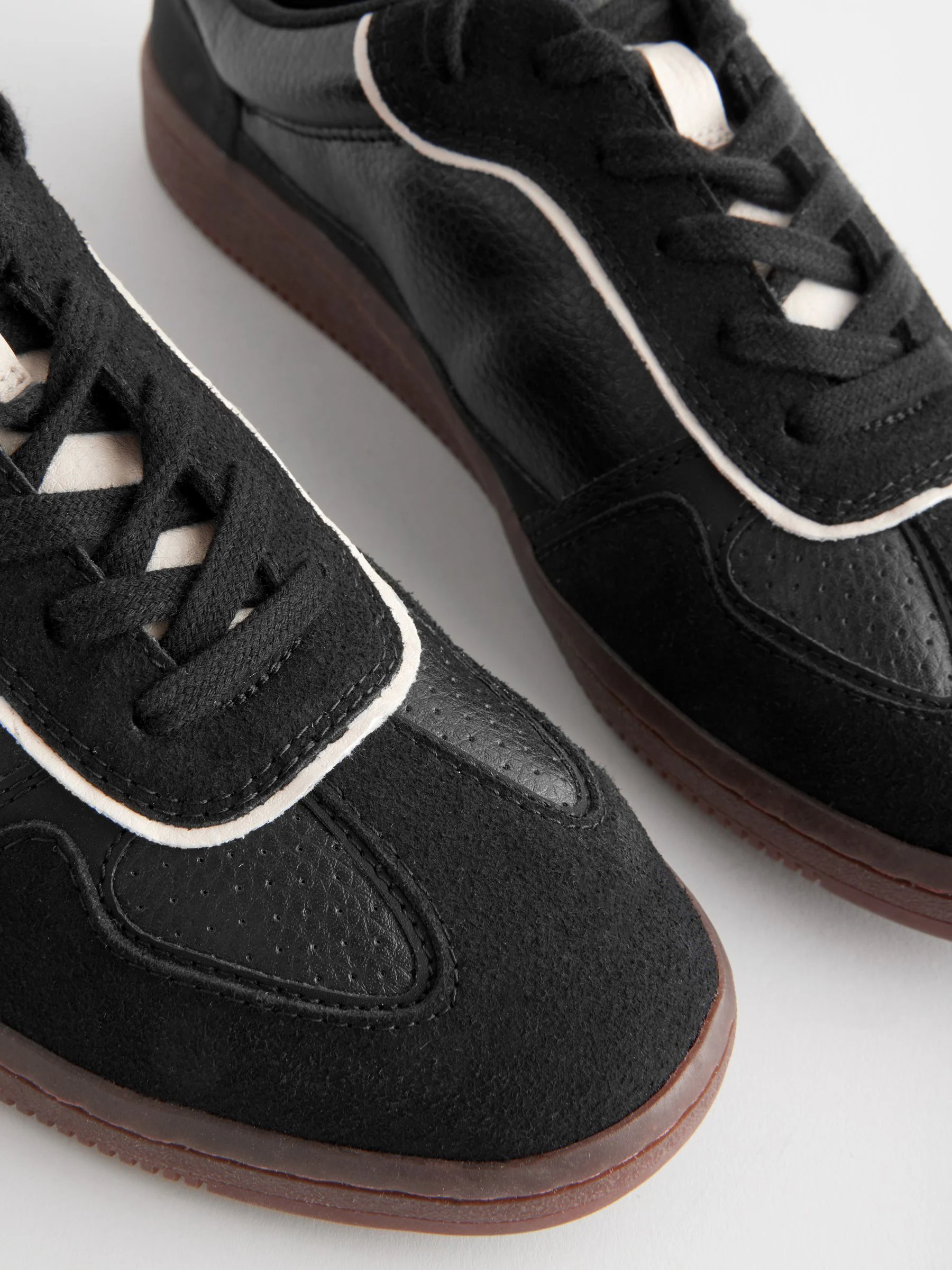 Zwart - Sneaker met veters