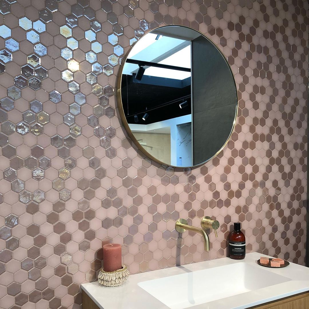 The Mosaic Factory Valencia hexagon glasmozaïek tegels 28x33 roze