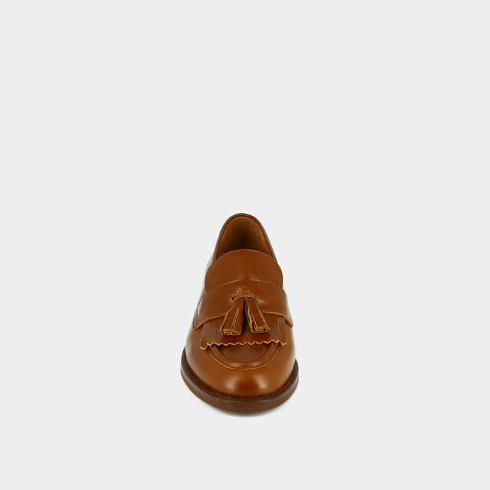 Mocassins à talons plats et pompons  en cuir cognac
