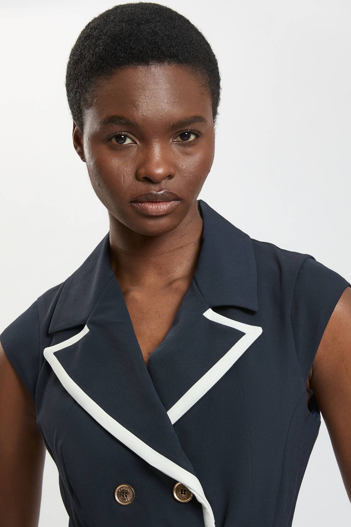 KarenMillen Robe Midi Ajustée Cintrée À Double Boutonnage En Stretch Compact Avec Liseré Contrastant