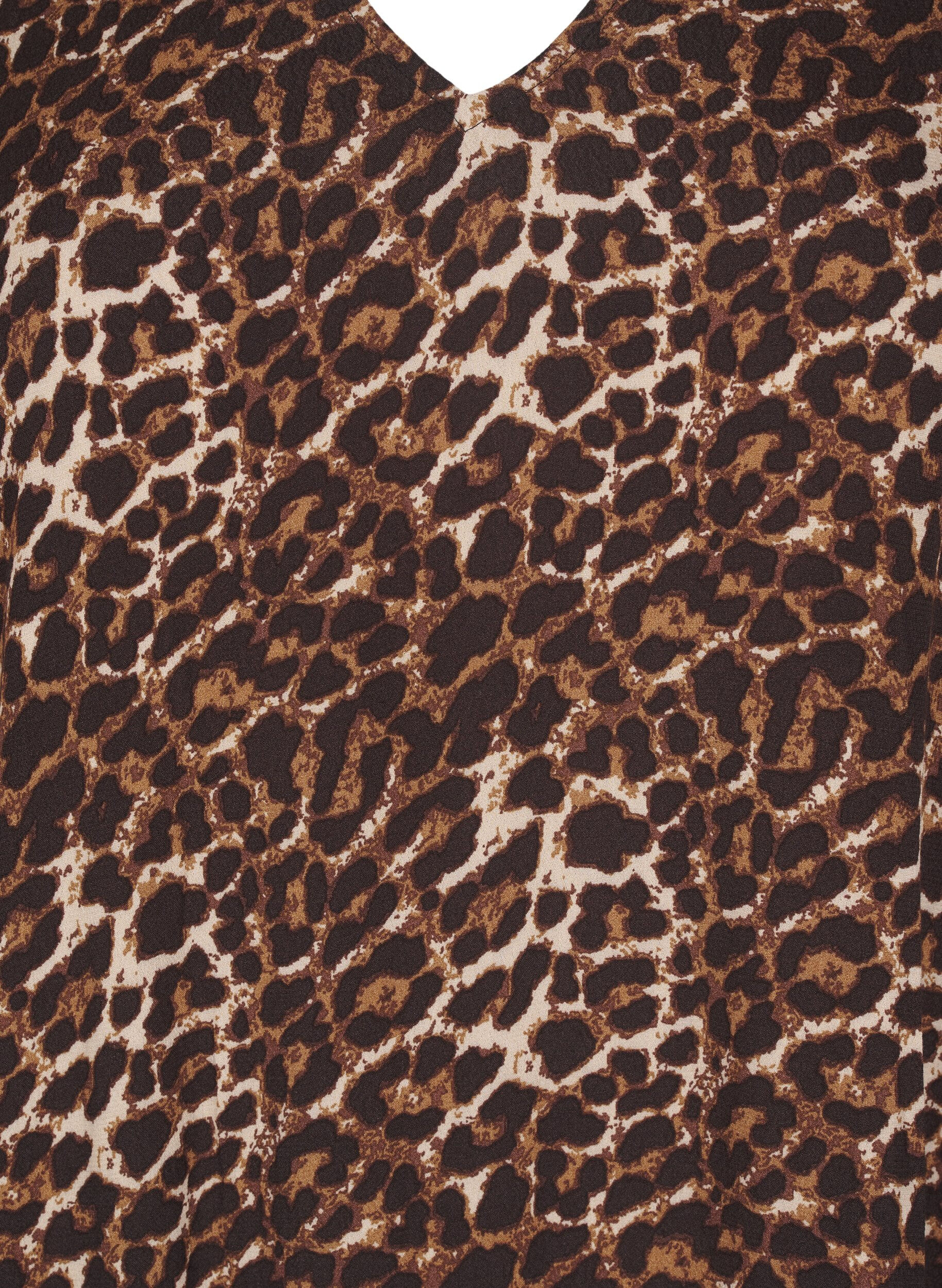 Lang kjole med leopardprint og 3/4 ærmer