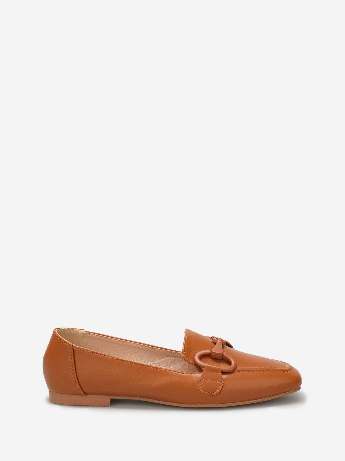 Mocassins à bride métallique et surpiqûres- Camel