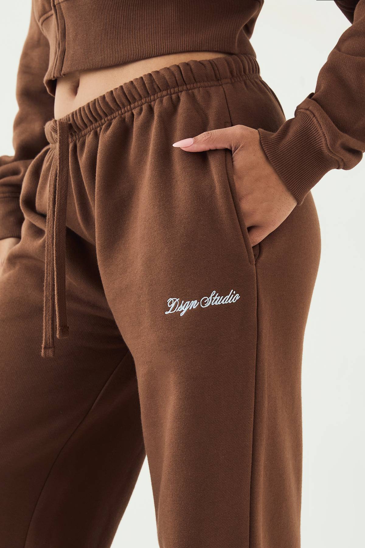 Jogging Jambe Droite Brodé Script Dsgn Studio