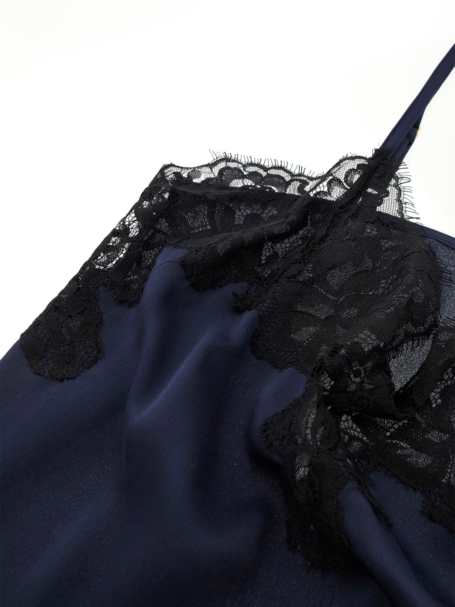 Conjunto de pijama Daphne em cetim e renda