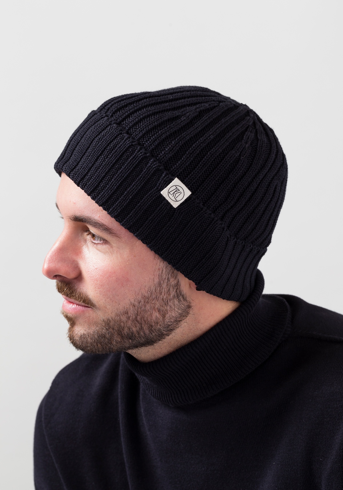 WE ARE ZRCL Beanie Snugly Swiss Edition Black