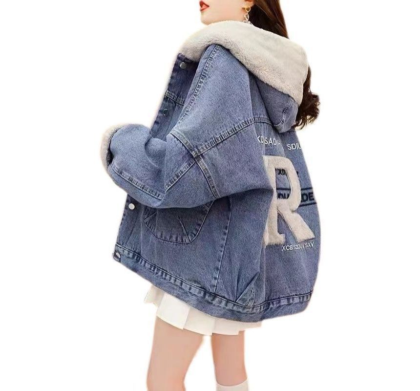 Sienne - Denimjack met capuchon en fleecevoering, geborduurd met letters