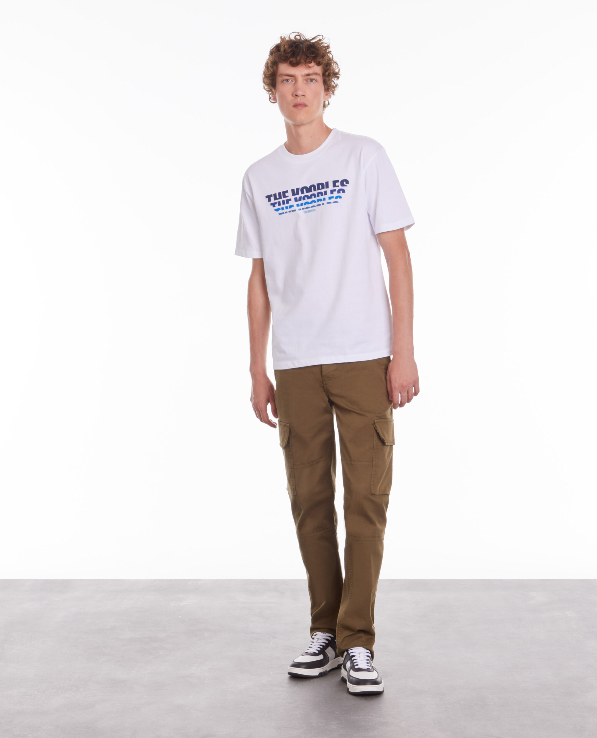 T-shirt blanc avec sérigraphie logo en dégradé de couleur