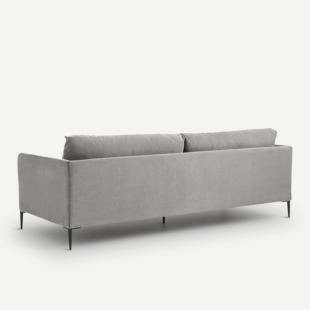 AM.PM<br>Sofá em veludo lavado, design Oscar E.Gallina