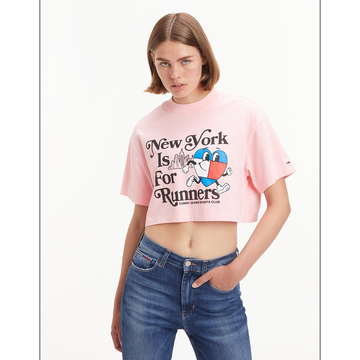 TOMMY JEANS<br>Camiseta cropped com gola redonda, mangas curtas e estampa na frente