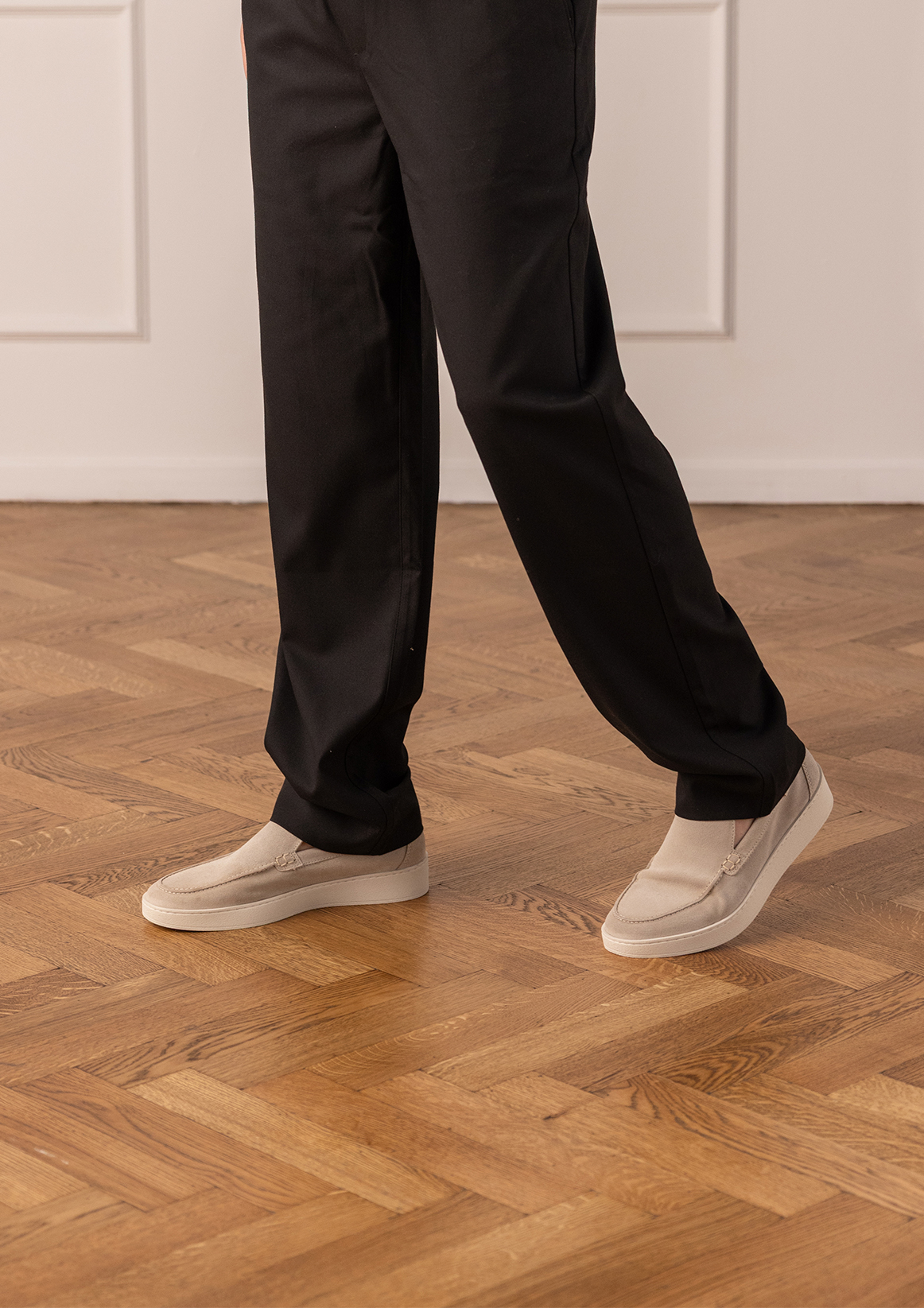 Licht grijze suède loafers