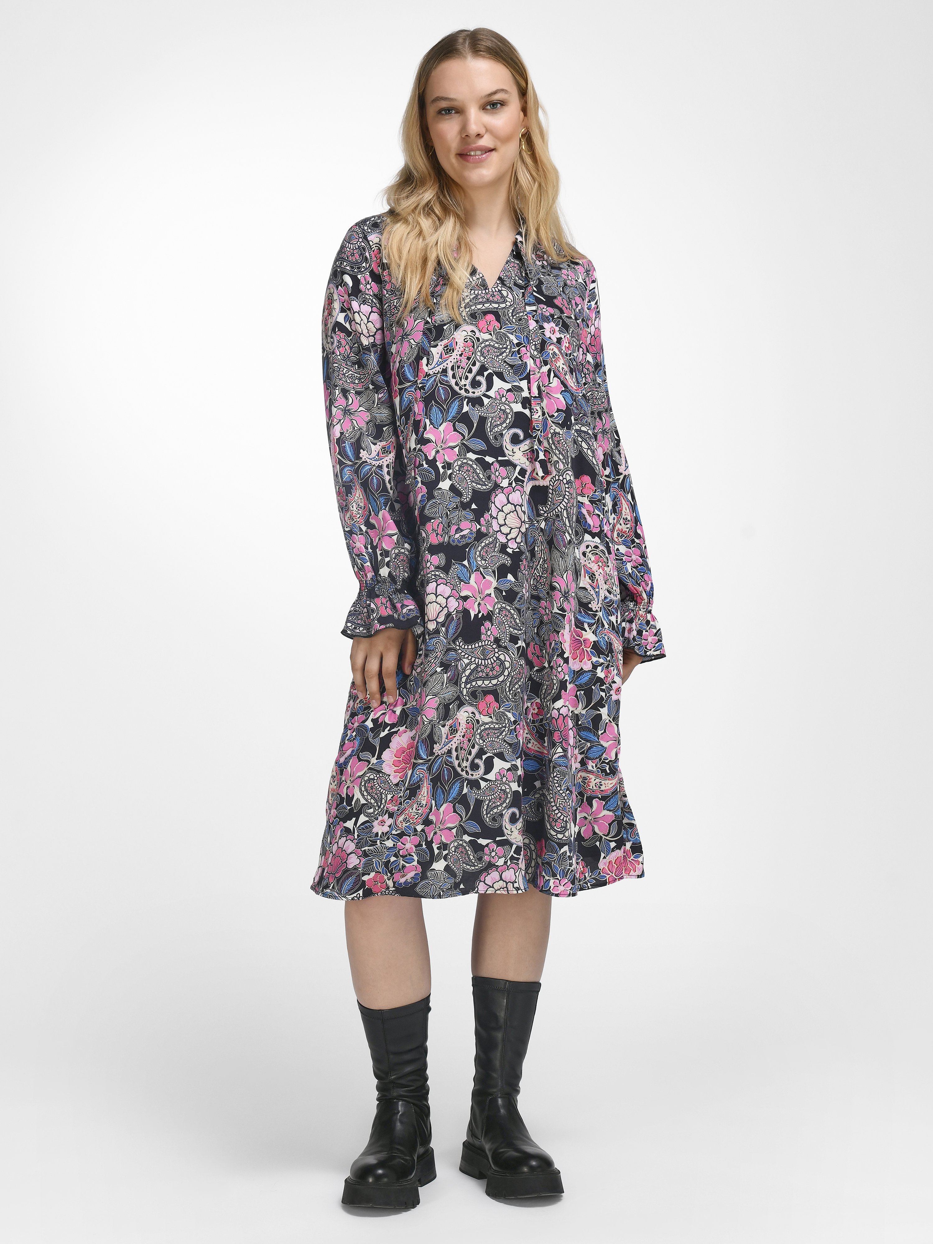 Kleid mit Rüschenkragen