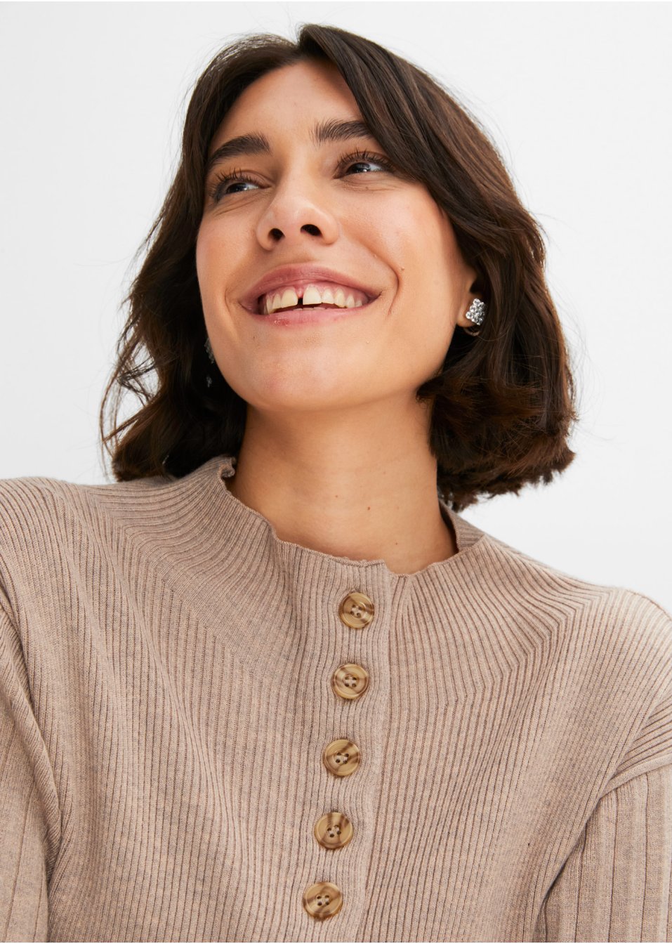 Pull à patte de boutonnage