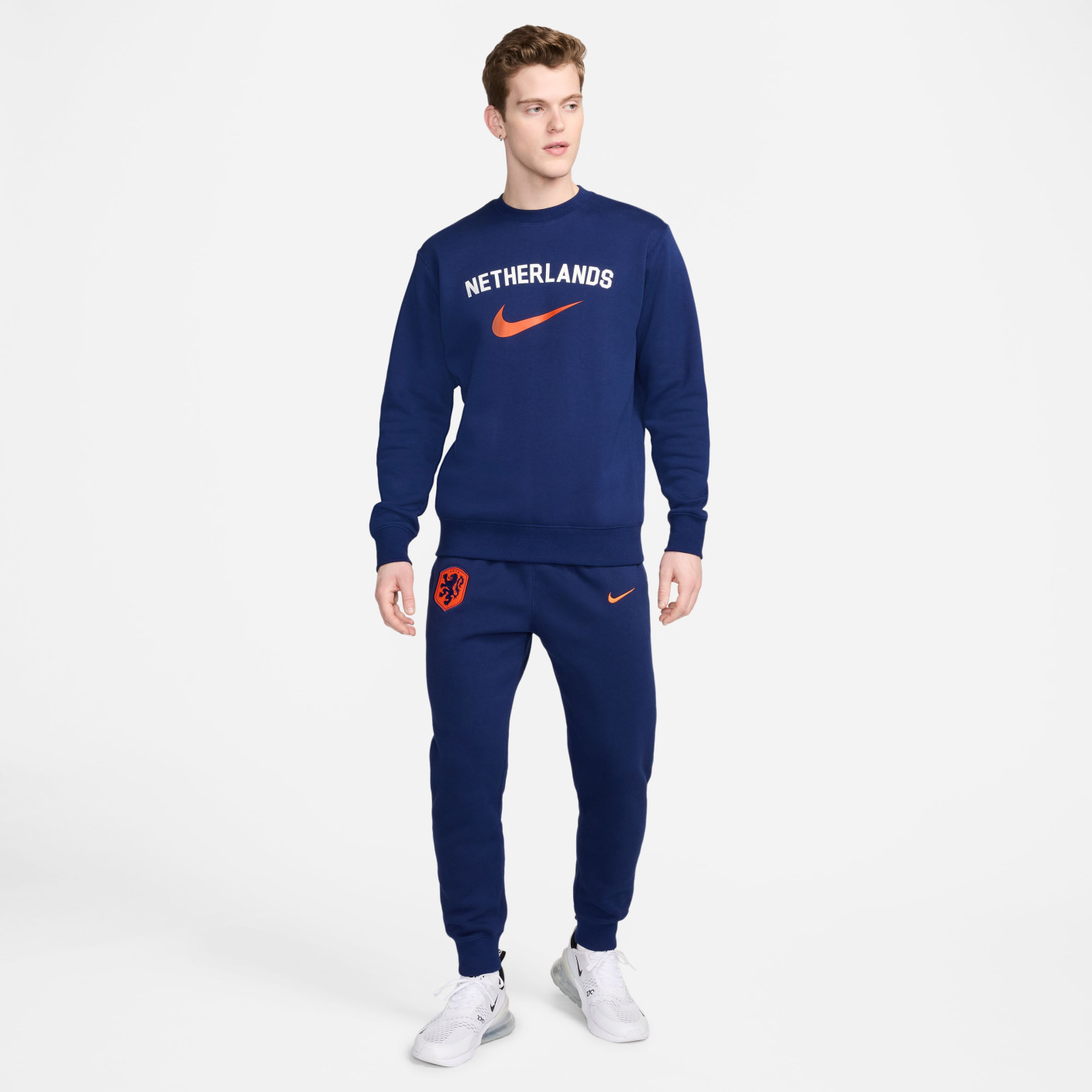 Nike Nederland Sportswear Club Crew Sweater 2024-2026 Blauw Oranje