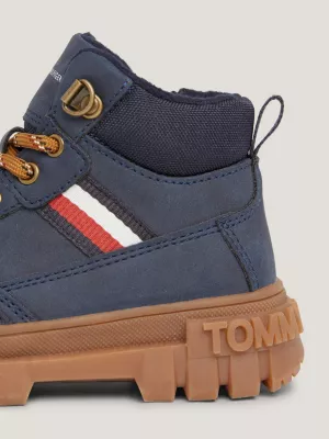 Botas de amarrar com travas