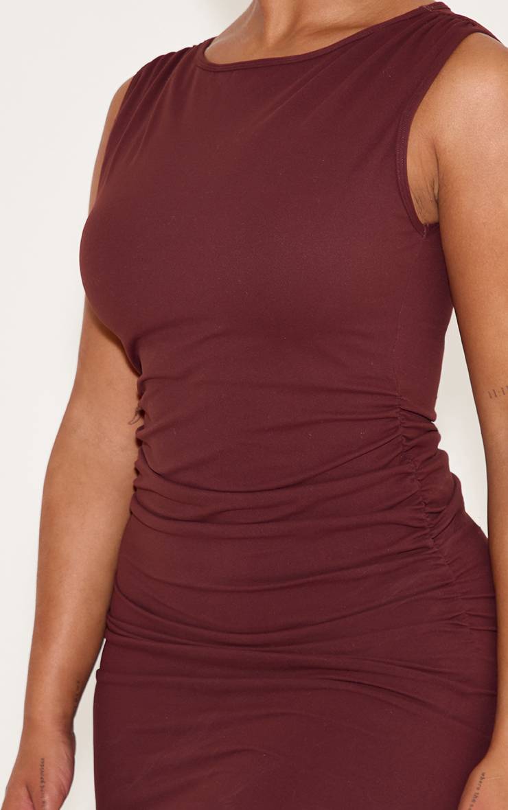 Chocolat Robe Mini Moulante À Col Bateau Avec Soutien-gorge Intégré Et Côtés Froncés Shape
