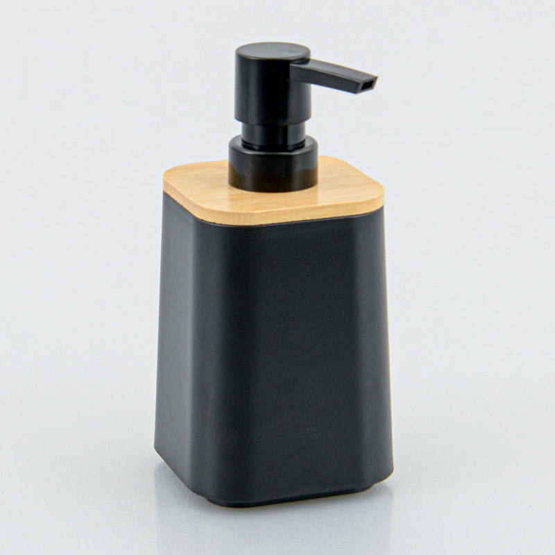 Pompe à savon noir
