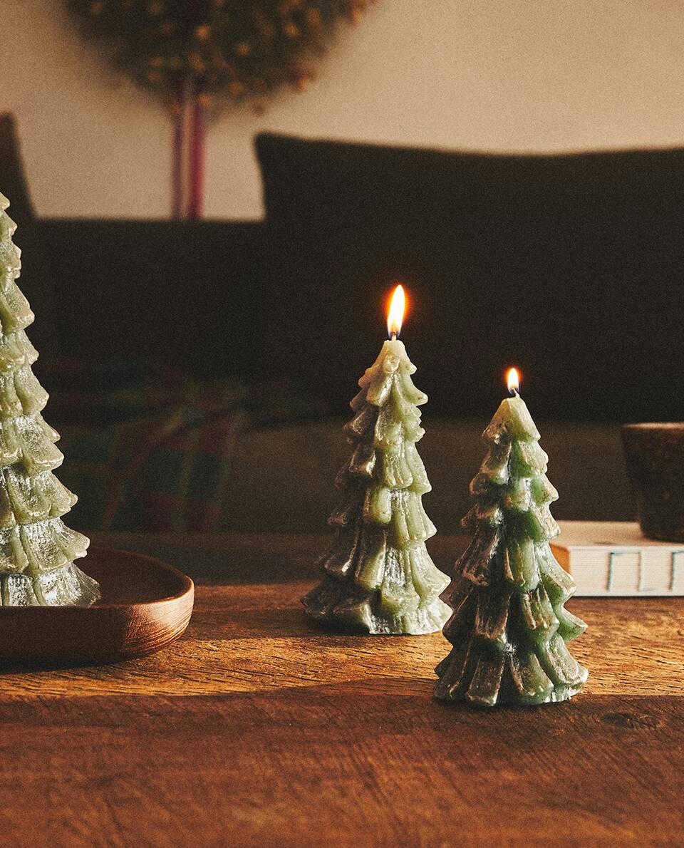 VELA DE NATAL COM GLITTER EM FORMATO DE PINHEIRO