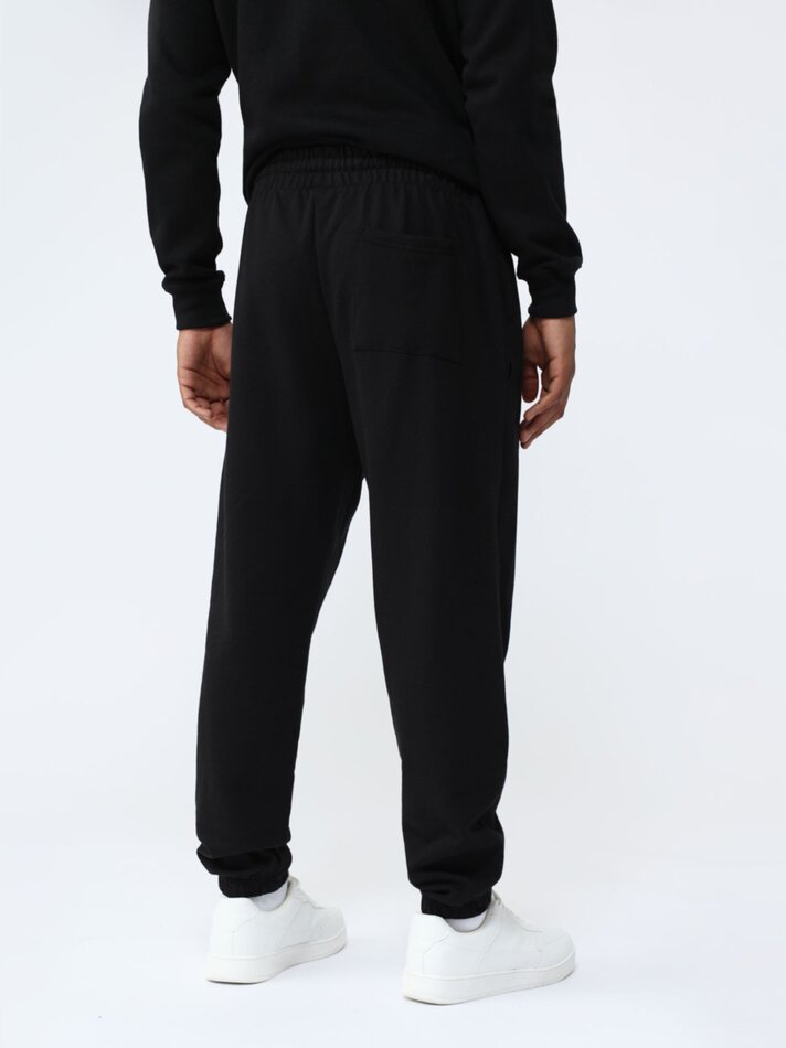 Calça jogger básica - Preta