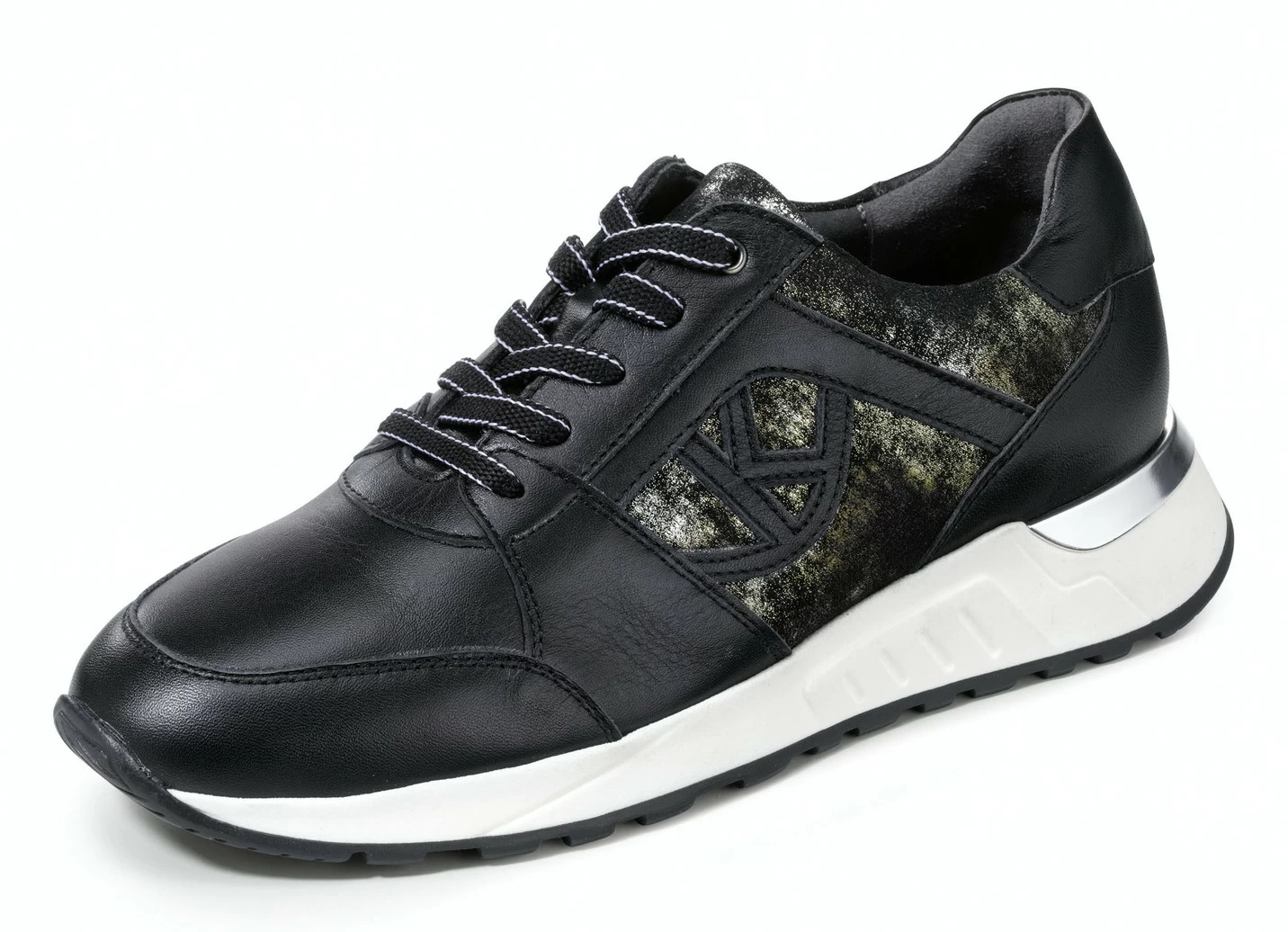 Sneaker im modischem Design