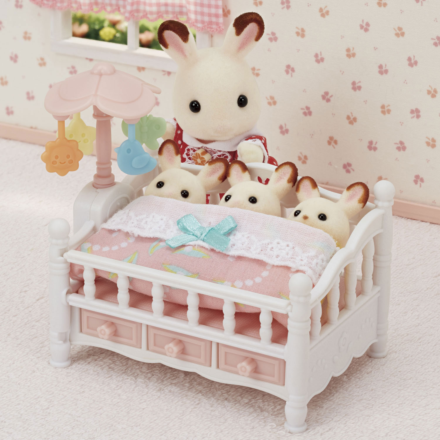 Sylvanian Families 5534 Bed voor Drieling met Mobiel