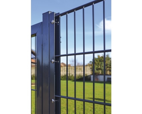 Premium enkele poort 100 x 80 cm 8/6/8 kader 60x40 incl. palen voor betonnering in RAL 6005 mosgroen