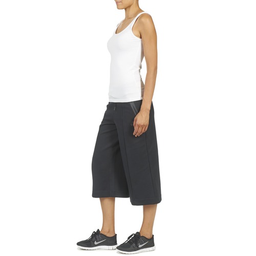 Nike - TECH FLEECE CAPRI - Noir