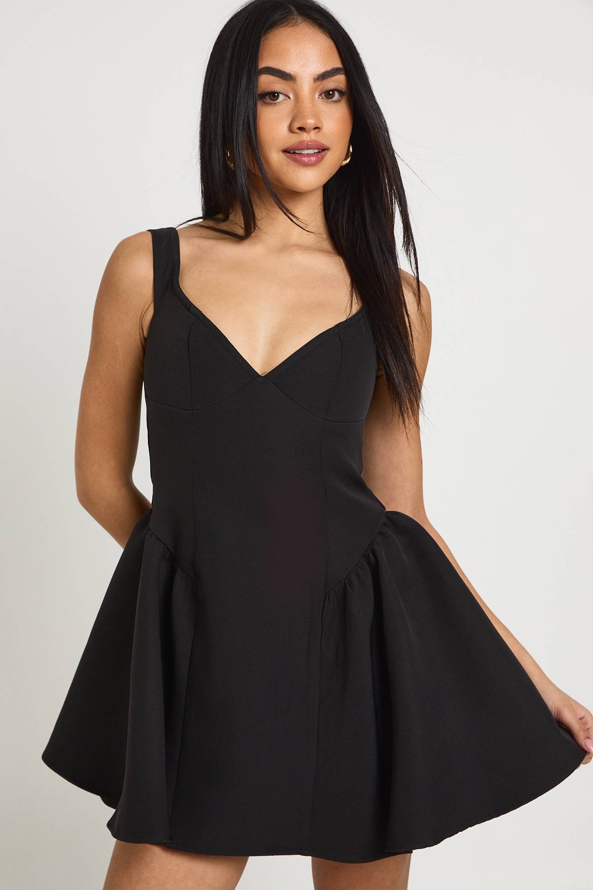 boohoo Robe mini skater à volume structurée Bardot