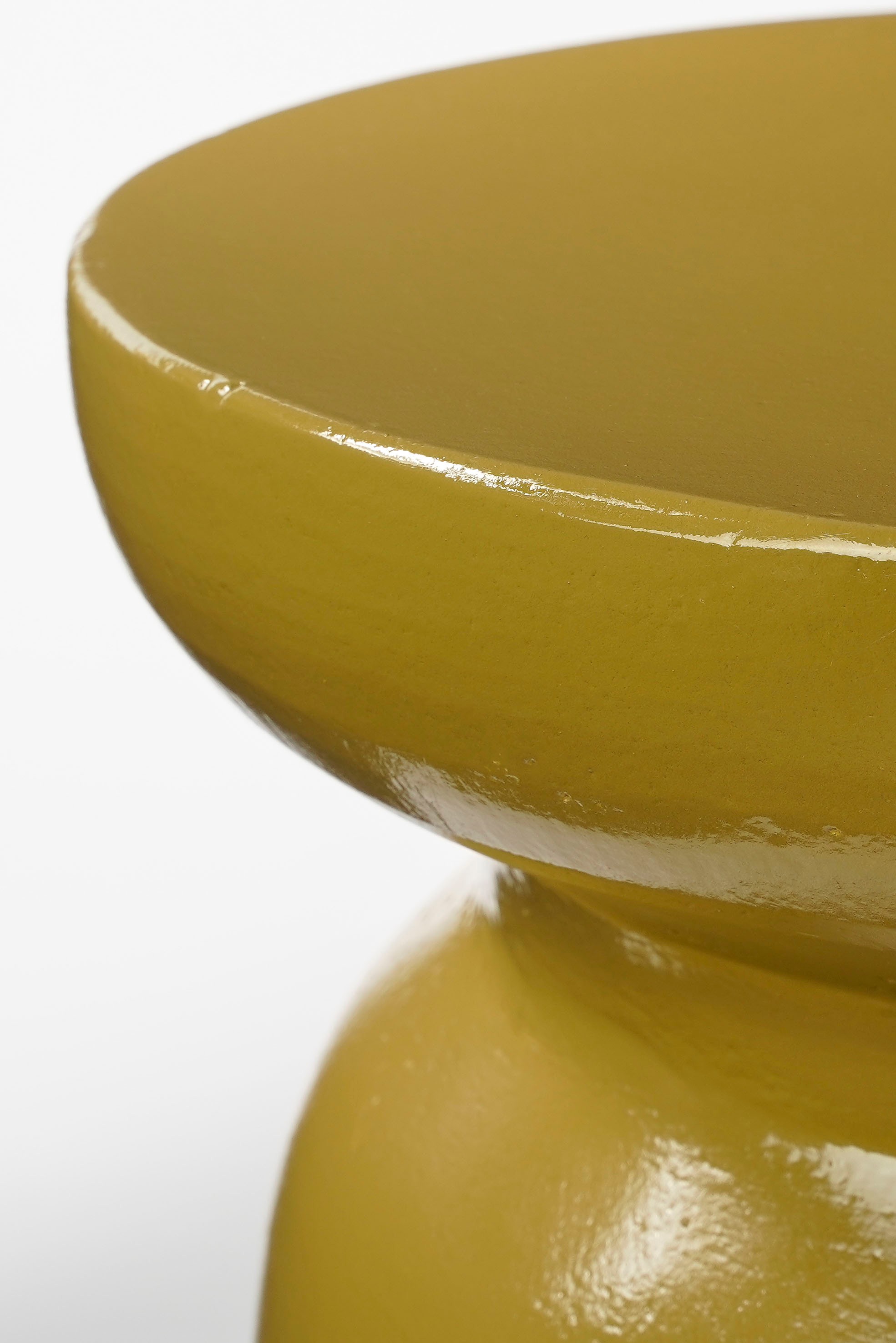 Mica decorations - table d'appoint en ciment jaune h45
