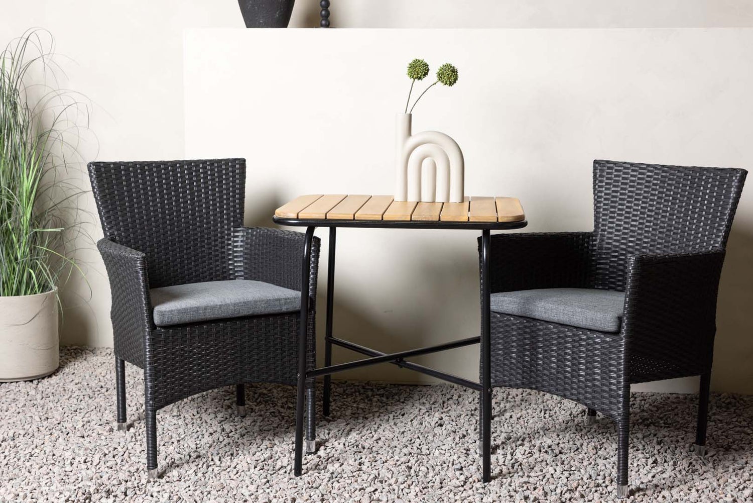 Holmbeck tuinset: tafel, 2 stoelen, naturel/zwart. 88 x 70 x 74 cm