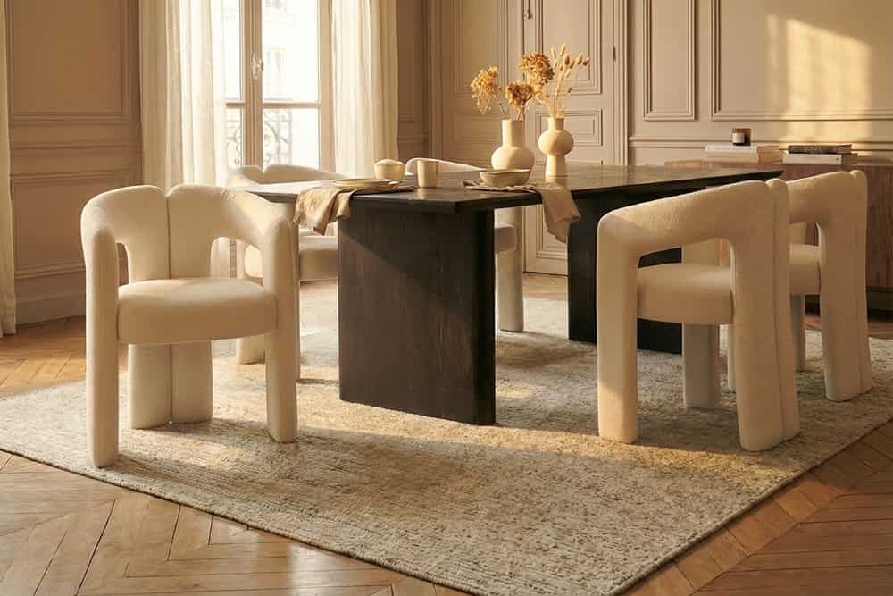 Design Stuhl ARCH creme weiß Chenille mit Armlehne Rundum-Bezug