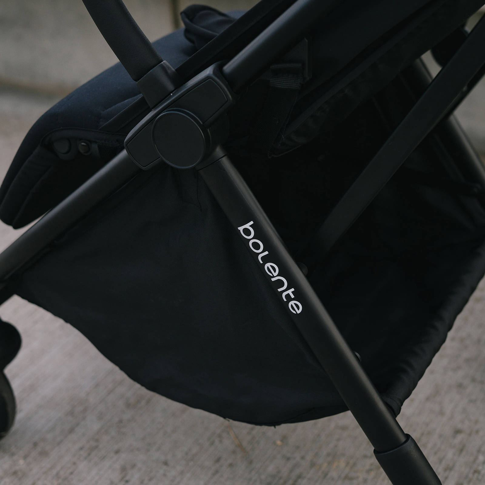 Bolente Beatle compact stroller black