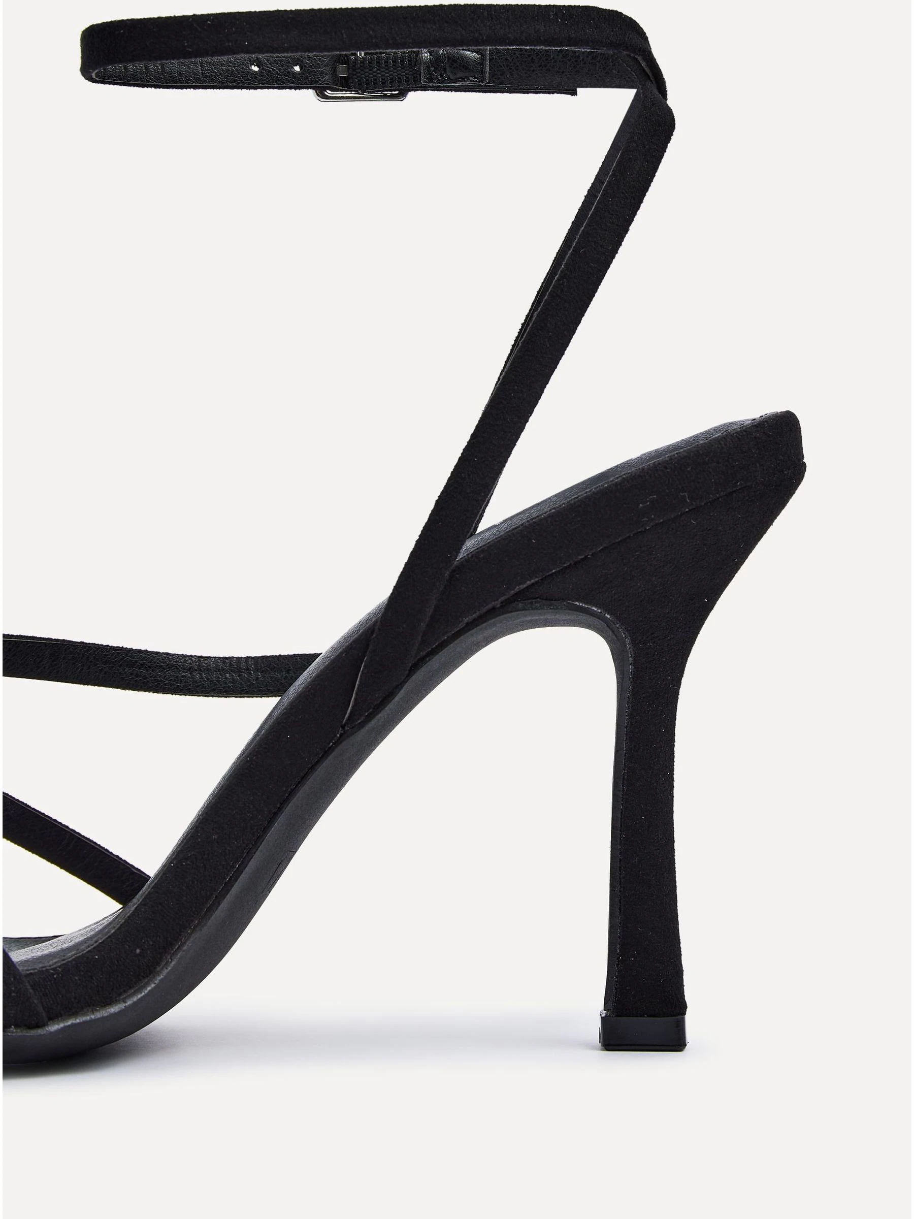 Zwart - Linzi Scarlett sandalen met bandjes, hak en enkelbandje