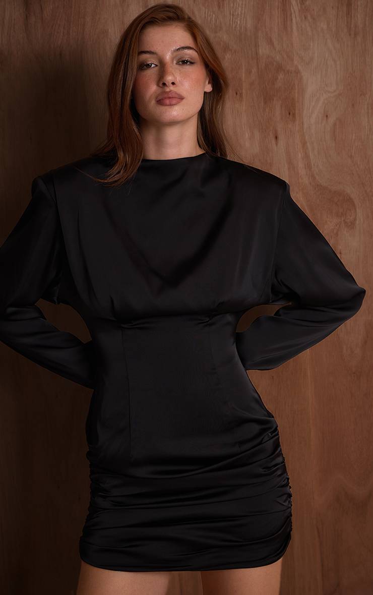 Noir Robe Moulante Courte En Satin PLT Label Avec Détail D'épaules Froncé