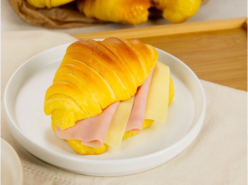 CROISSANT DE QUEIJO E FIAMBRE SABORES AUCHAN UN